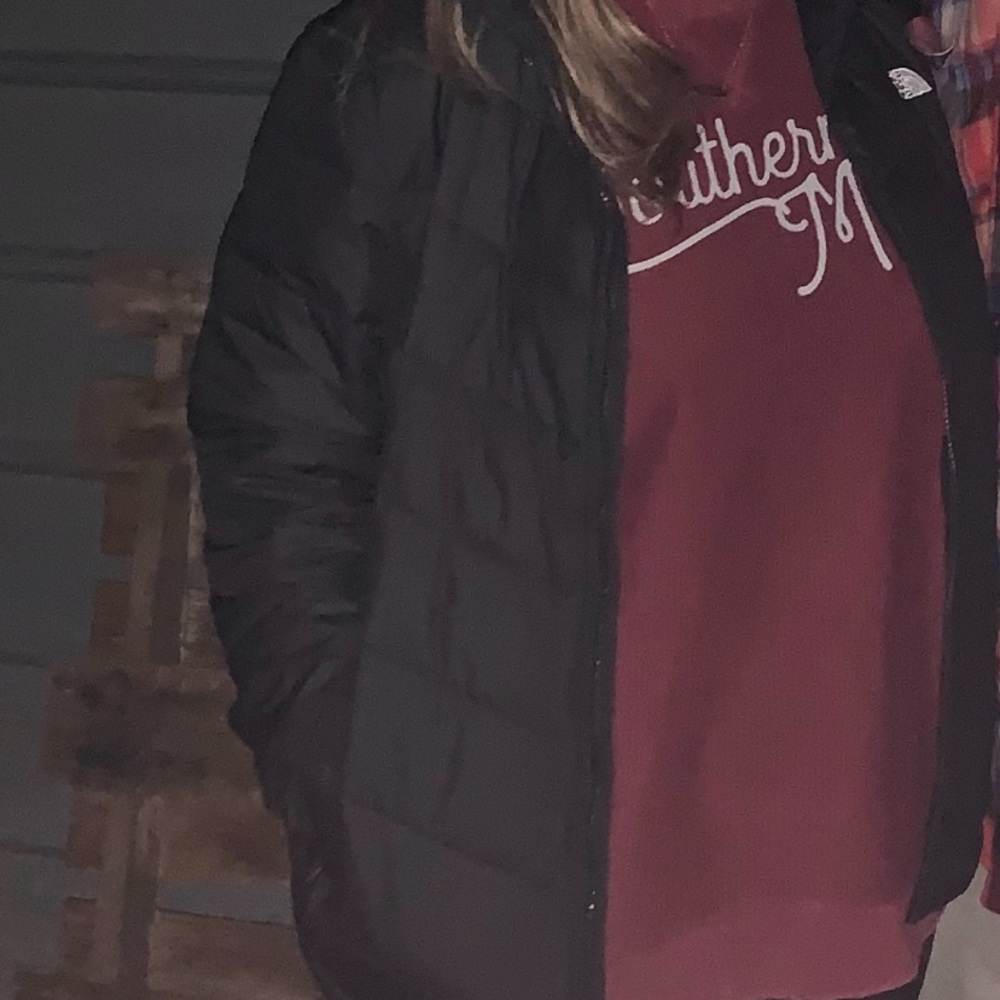 Black north face puffy jacket